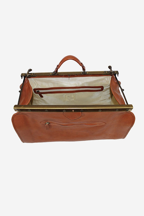 Inside of Terrida Marco Polo GAUDI Duffle Bag Metallic Frame, Doctor's Style