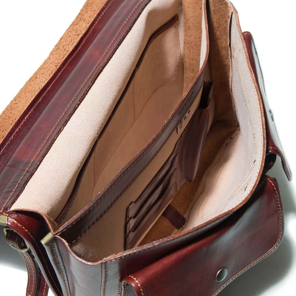 Inside of I Medici Perfect Ordine Italian Leather Briefcase